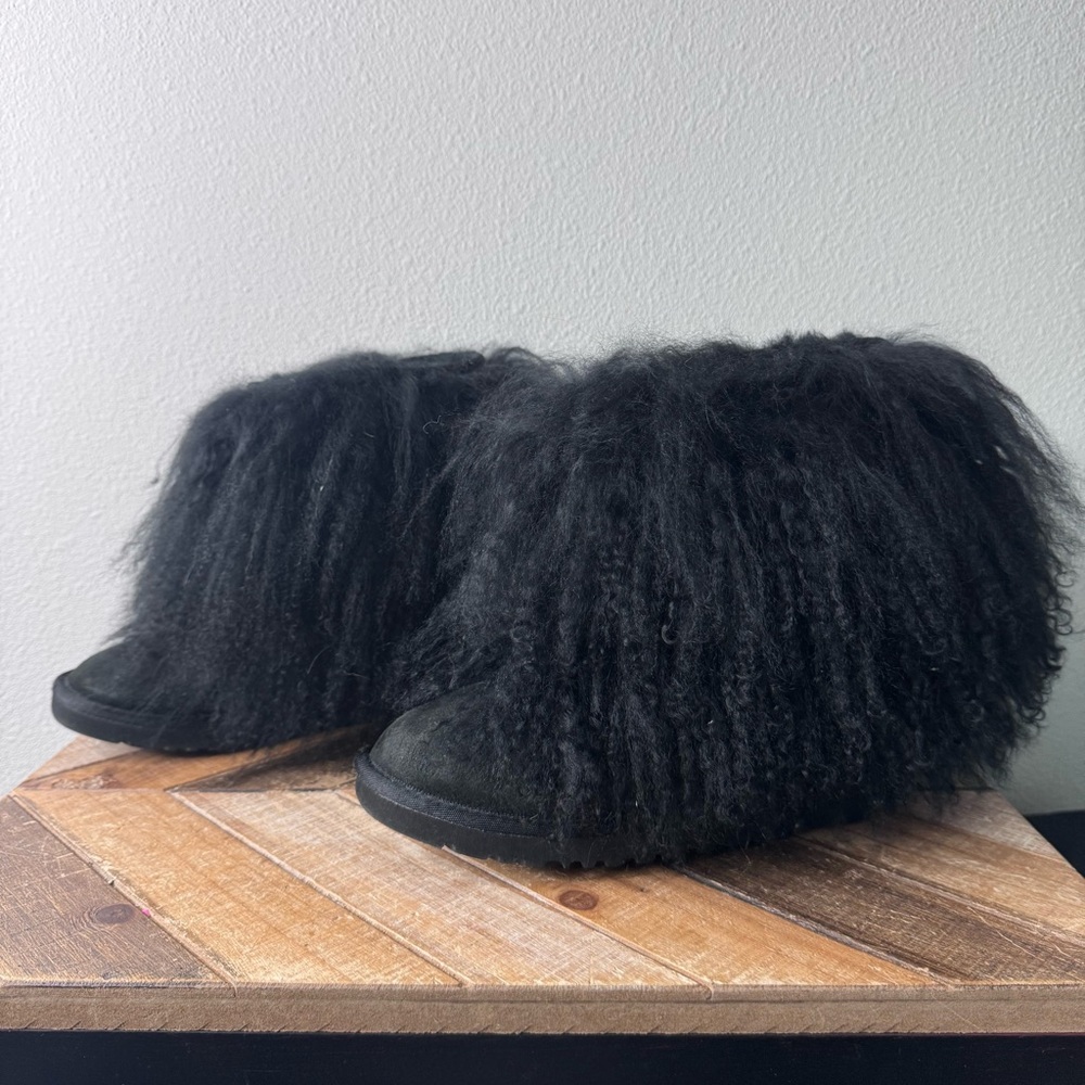 UGG Short Mongolian Sheepskin Cuff Boot - Picture 2 of 14
